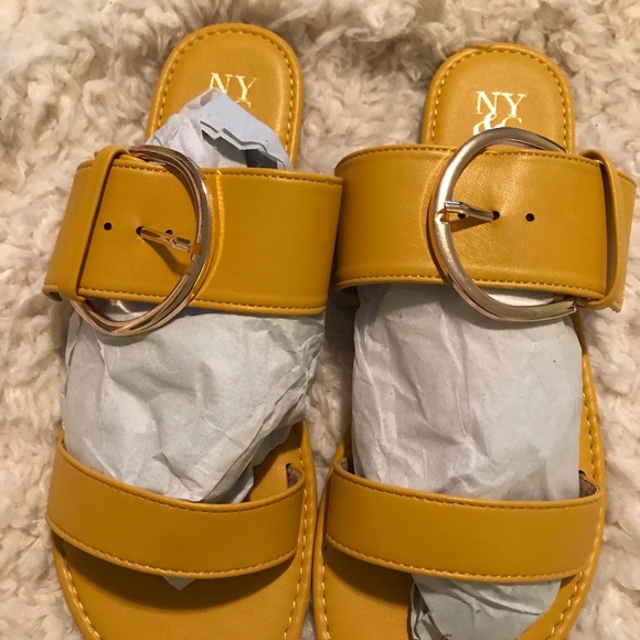 Sandals - Picture 3 of 3